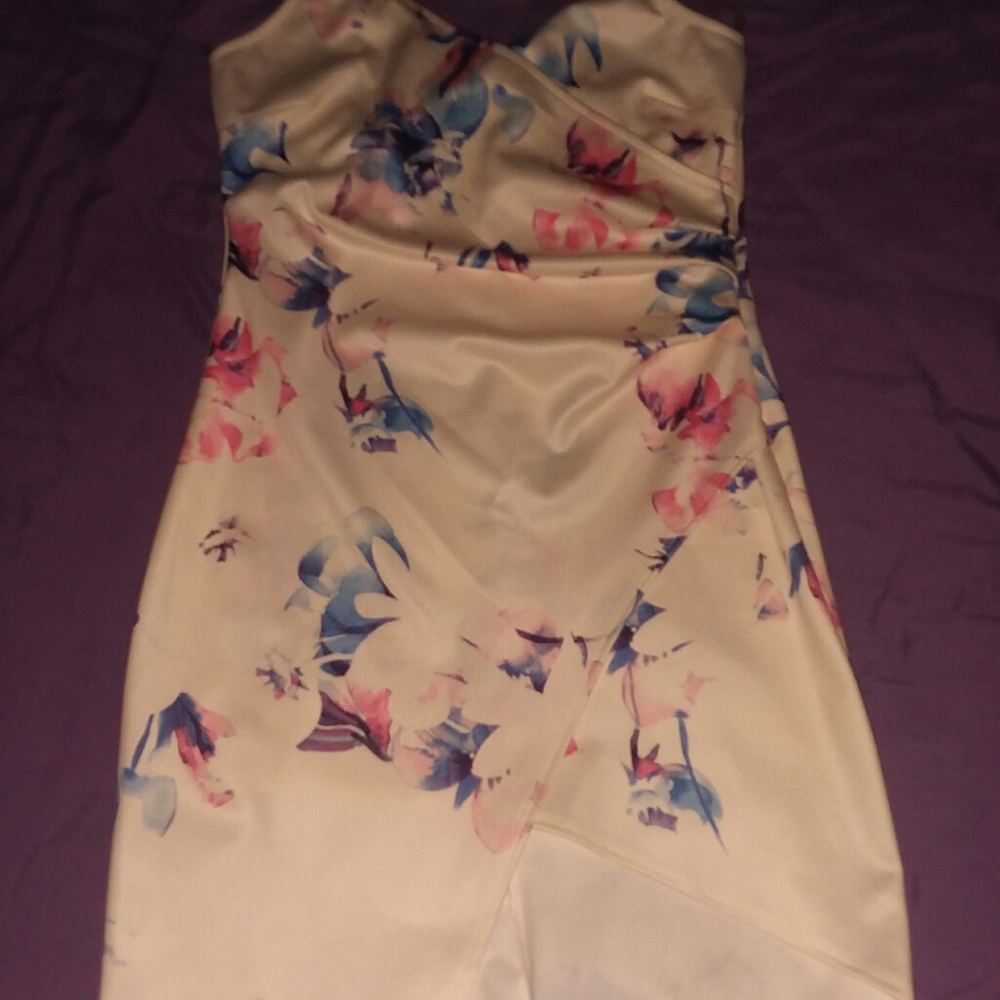 Dress - Picture 5 of 9